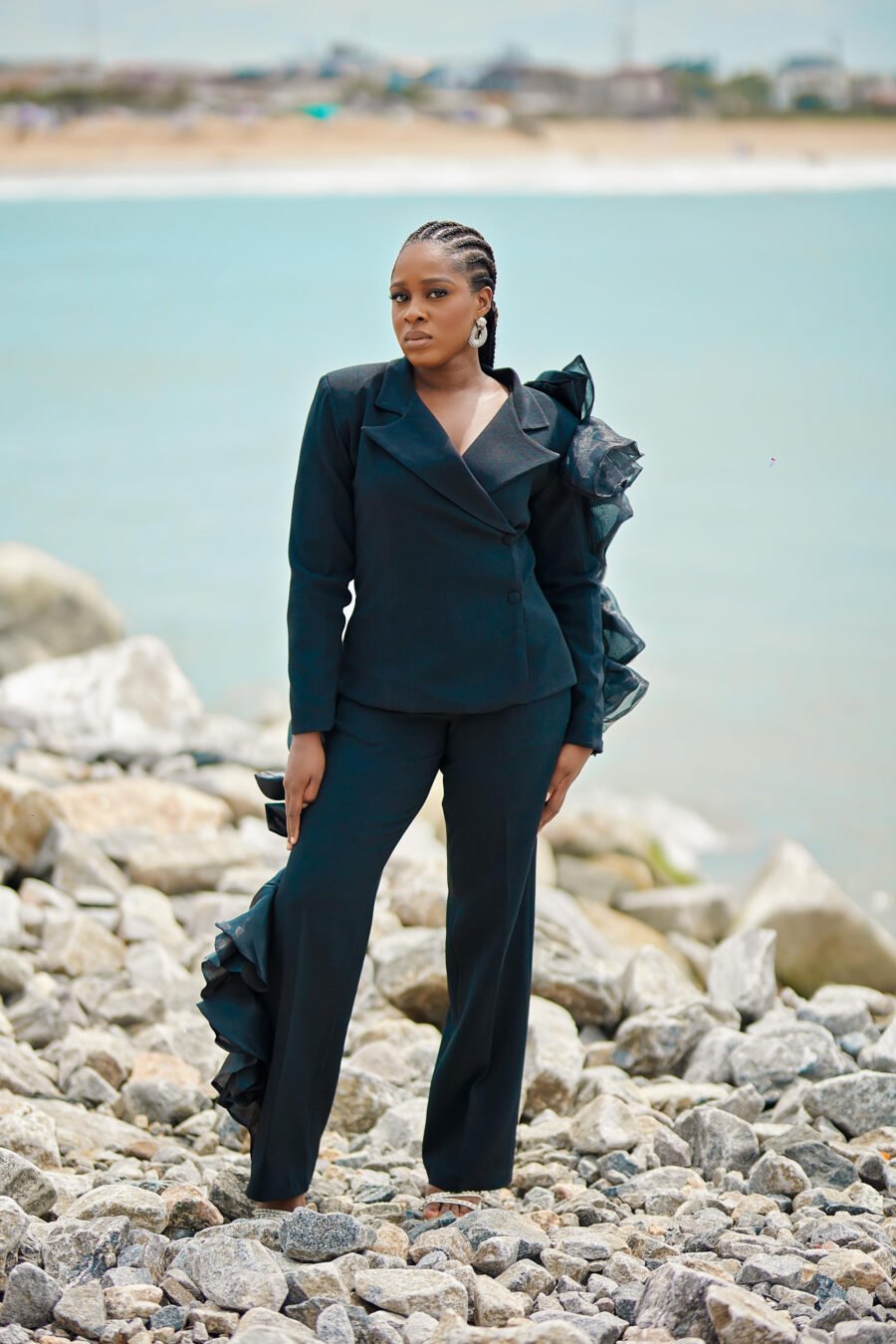 timeless fashion for women. black blazer set for the stylish CEO. Womens suits for work, workwear for women. Styling tips for Ceos