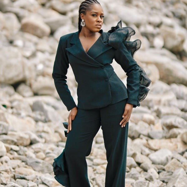 Elegant Phoenix Black Women's Suit Set - Versatile and Timeless Fashion. timeless fashion for women. black blazer set for the stylish CEO. Womens suits for work, workwear for women. Styling tips for Ceos