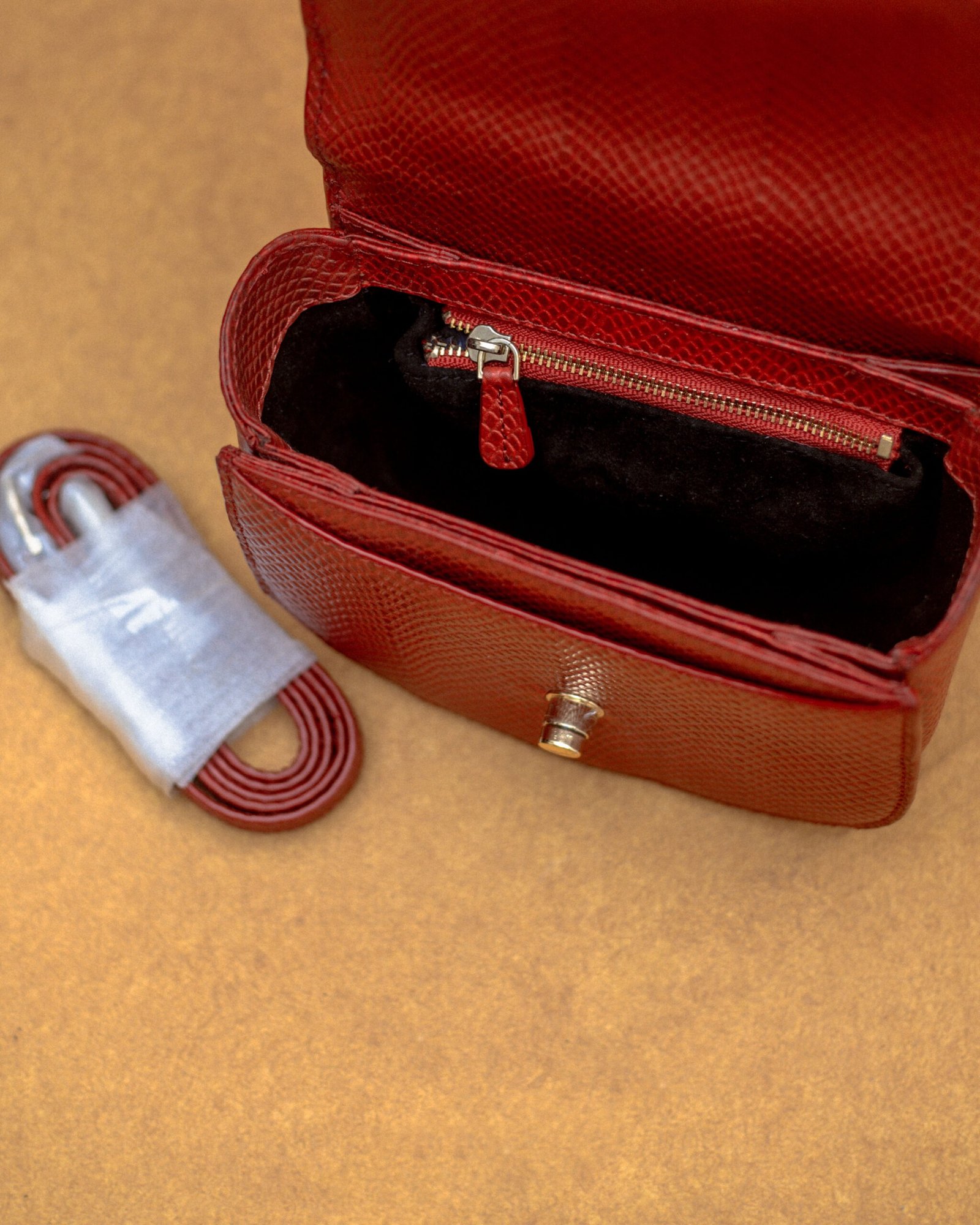 MYRACO Mini Red Bag - Image 4